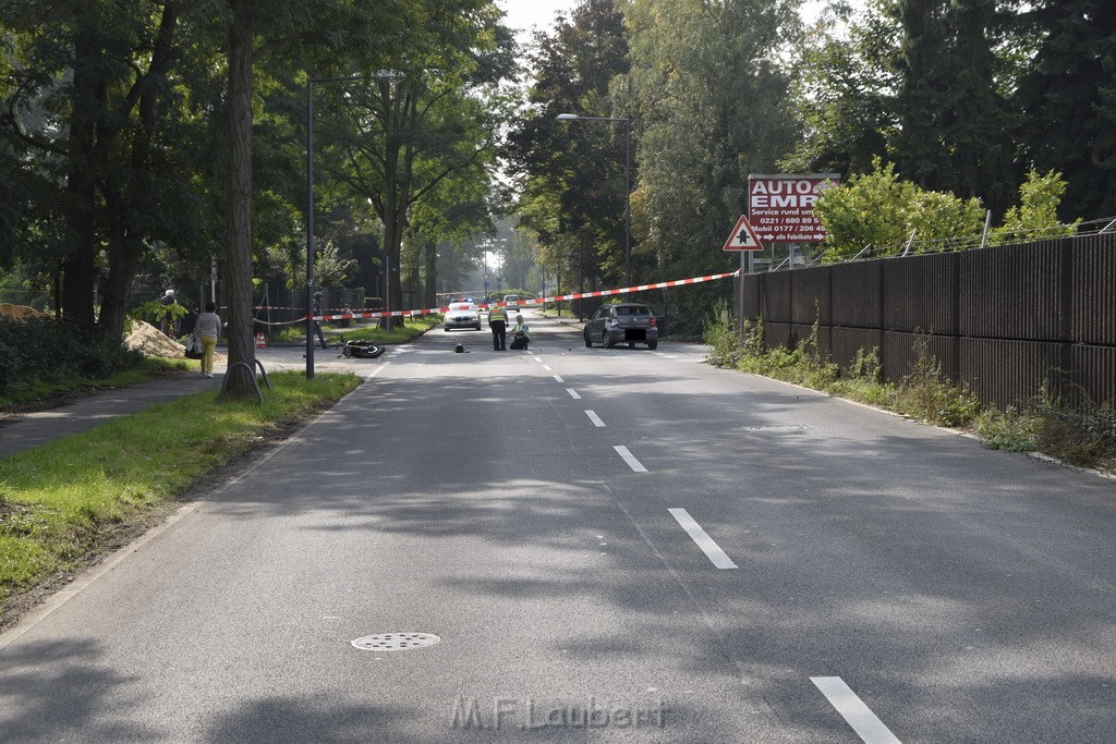 Schwerer Krad PKW Unfall Koeln Muelheim Am Springborn Cottbuserstr P075.JPG - Miklos Laubert